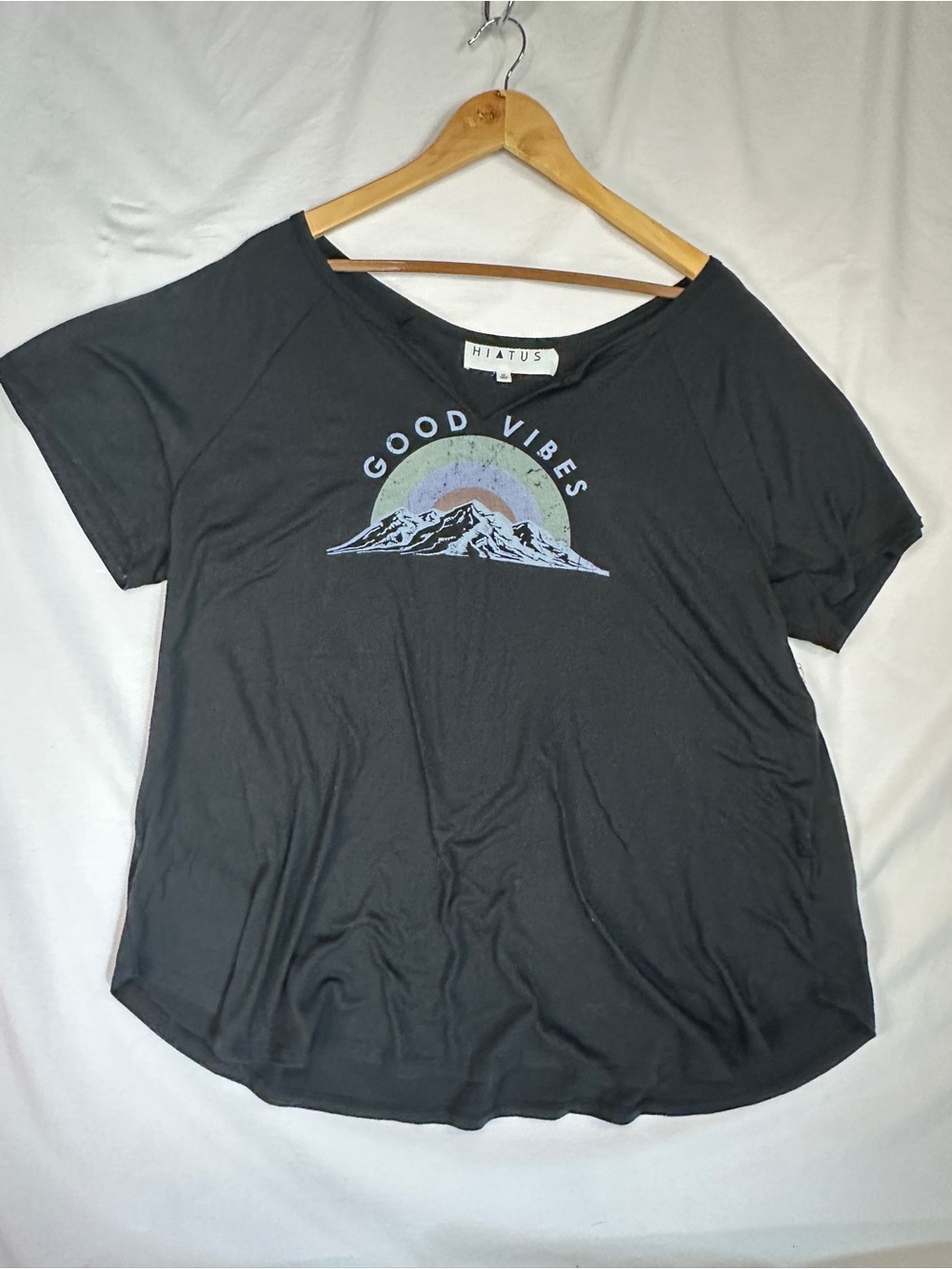 Hiatus Black 'Good Vibes' Short Sleeve Graphic Tee
